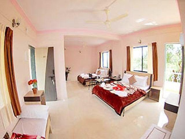 Krishna Continental Hotel Mahabaleshwar Room photo