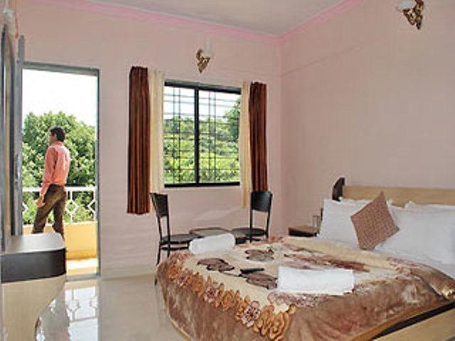 Krishna Continental Hotel Mahabaleshwar Room photo